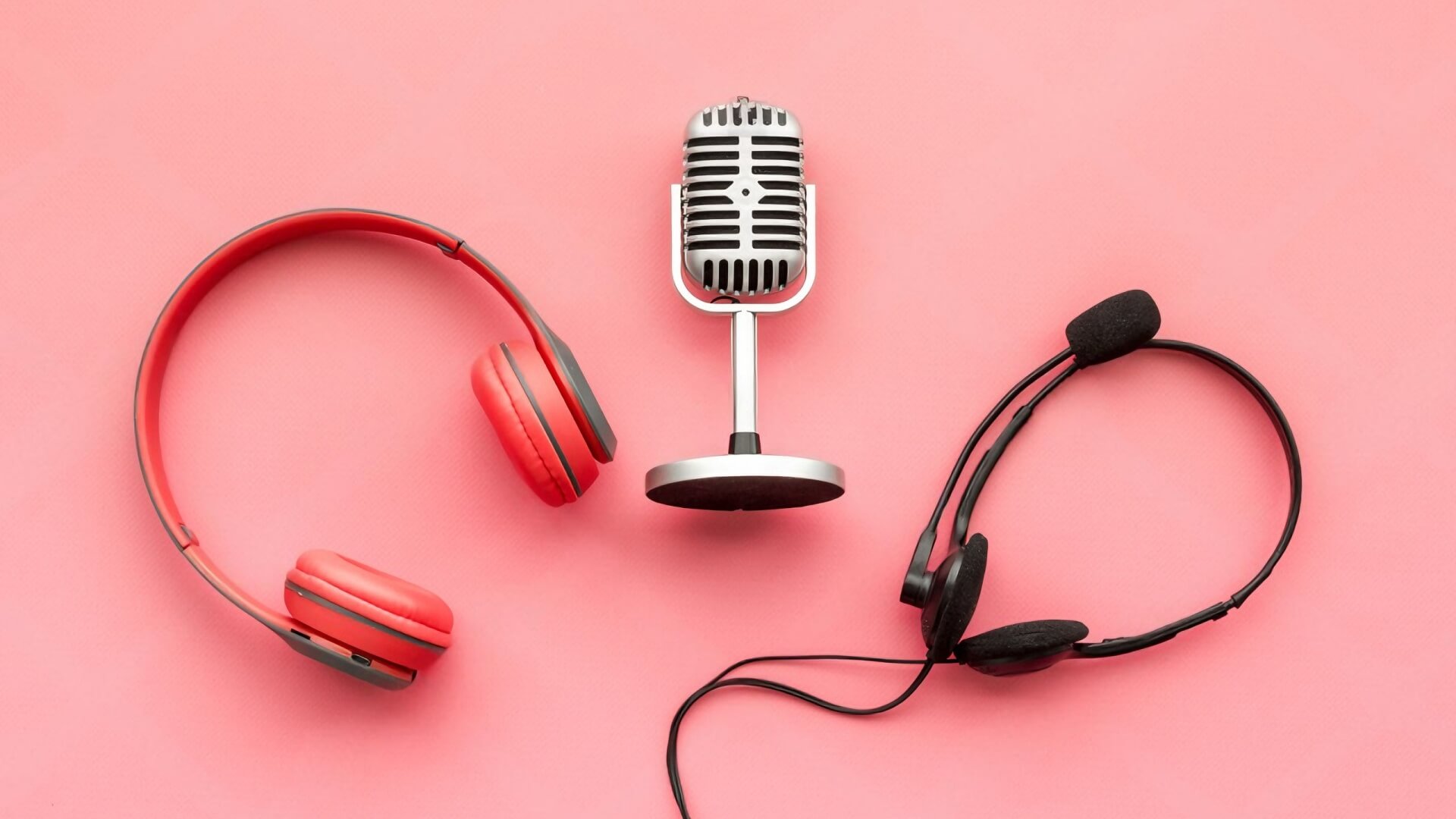 podcast with earphone